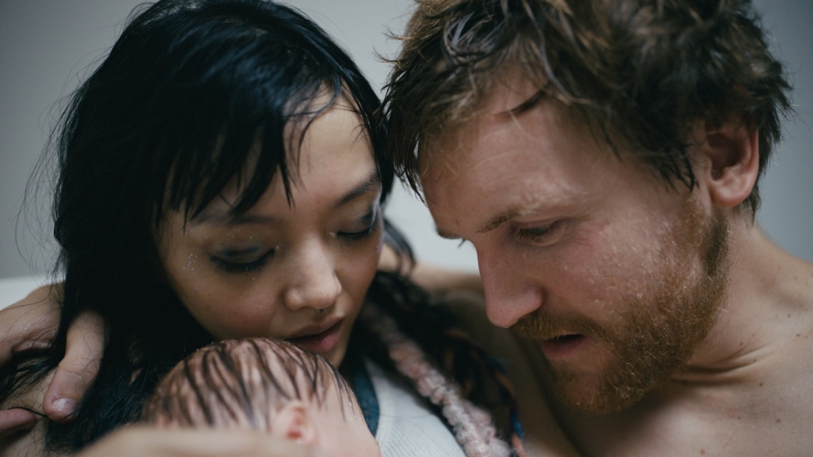 https://www.8horses.ch/files/gimgs/th-19_Groß (ELECTRIC CHILD_Sonny and Akiko after birth_Gabriel Sandru_8horses).jpeg